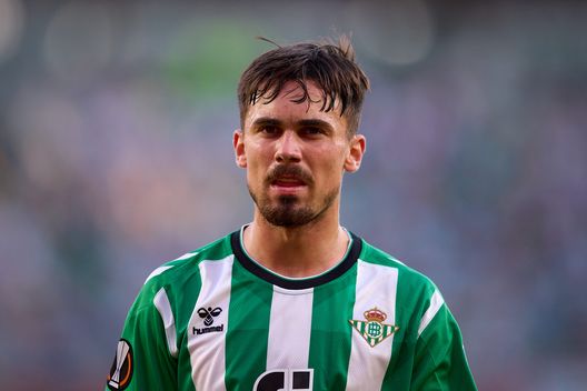SEVILLE, SPAIN - OCTOBER 13: Rodri Sanchez of Real Betis in looks on during the UEFA Europa League group C match between Real Betis and AS Roma at Estadio Benito Villamarin on October 13, 2022 in Seville, Spain. (Photo by Fran Santiago/Getty Images)