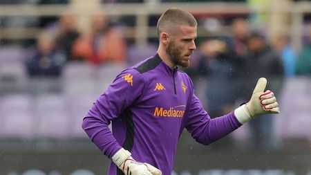 FLORENCE, ITALY - APRIL 13: David de Gea goalkeeper of ACF Fiorentina reacts warm-up during the Serie A match between Fiorentina and Parma at Stadio Artemio Franchi on April 13, 2025 in Florence, Italy. (Photo by Gabriele Maltinti/Getty Images) David de Gea