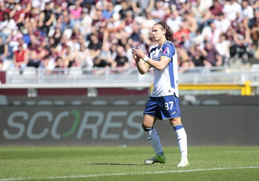 Daniele Ghilardi of Hellas Verona during the Italian Serie A 2024/25 season, football match between Torino FC and Hellas Verona on 06b April 2025 at studio Olimpico Grande Torino, Turin, Italy. Photo Nderim Kaceli