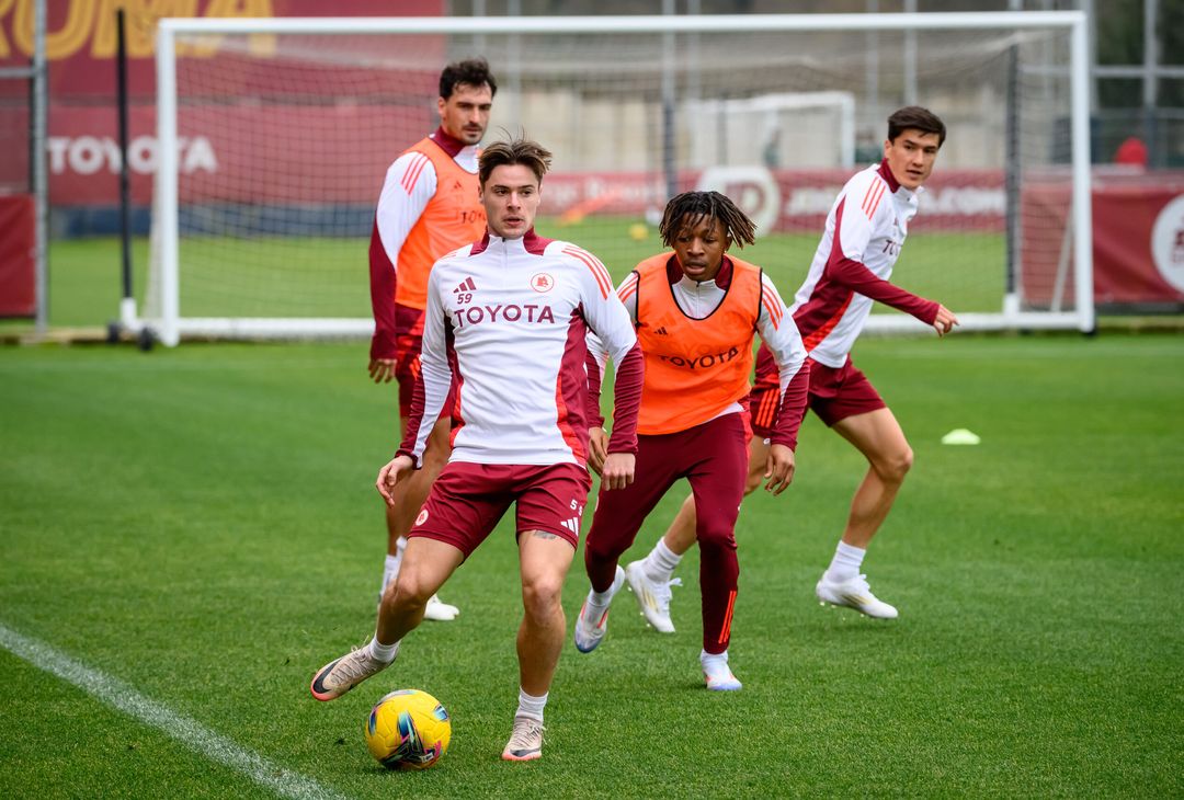 Roma, l’allenamento a due giorni dal derby – FOTOGALLERY - immagine 32