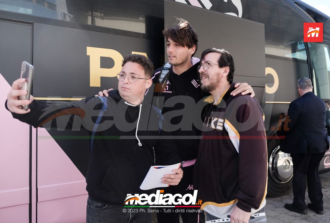 FOTO Venezia-Palermo, i Rosanero in partenza dal “Renzo Barbera” (GALLERY) - immagine 14