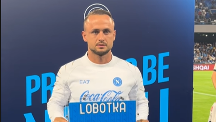 Lobotka, il Napoli celebra le sue 200 presenze con la maglia azzurra IL VIDEO Lobotka, il Napoli celebra le sue 200 presenze con la maglia azzurra IL VIDEO - immagine 1