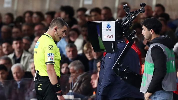 L’ex arbitro De Meo: “Vi svelo come Rocchi sceglieva i codici per comunicare in sala Var” - immagine 1