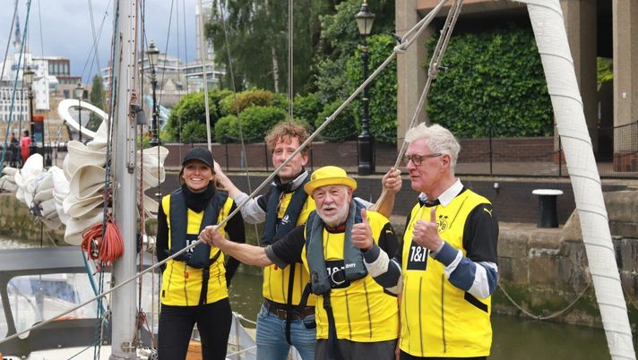 Champions League, quattro tifosi del Dortmund sono andati a Londra in barca - immagine 1