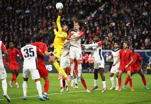 FRANKFURT AM MAIN, GERMANIA - 06 OTTOBRE: Kaua Santos dell'Eintracht Francoforte controlla la palla durante la partita di Bundesliga tra l'Eintracht Francoforte e l'FC Bayern München al Deutsche Bank Park il 06 ottobre 2024 a Francoforte sul Meno, Germania. (Foto di Alex Grimm/Getty Images) Bayern Monaco vs Eintracht Francoforte: il colpo in casa dei baveresi a 1.30, ma occhio…- immagine 3