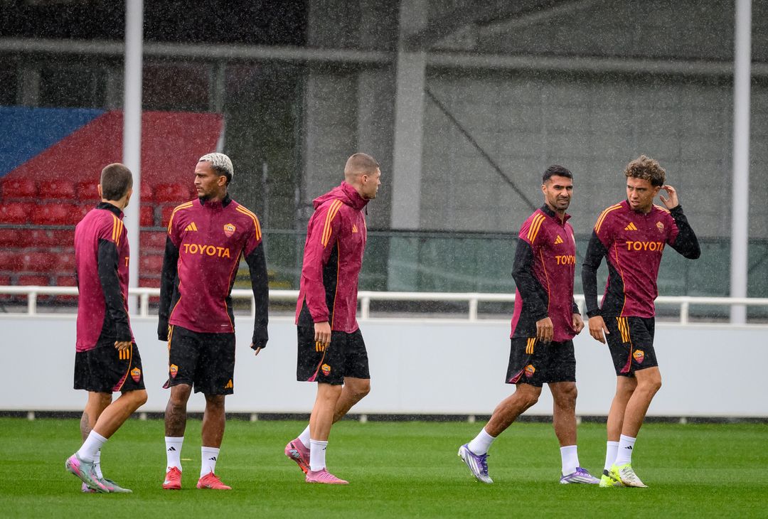 Roma, la seduta pomeridiana aperta ai tifosi al St. George’s Park – FOTO GALLERY - immagine 43