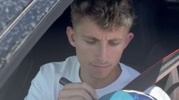 Lindstrom a Castel Volturno: firma un pallone e si ferma con i tifosi