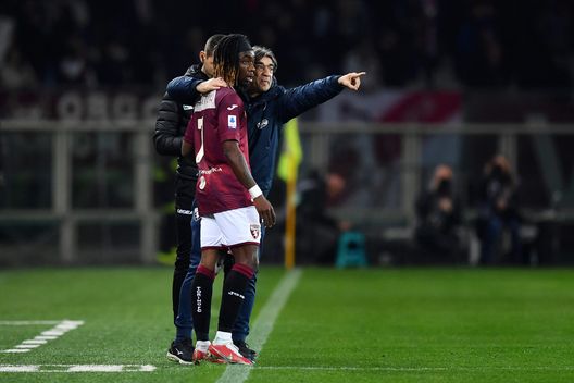 TURIN, ITALY - MARCH 06: Yann Karamoh of Torino FC speaks with Ivan Juric, Head Coach of Torino FC, during the Serie A match between Torino FC and Bologna FC at Stadio Olimpico di Torino on March 06, 2023 in Turin, Italy. (Photo by Valerio Pennicino/Getty Images) Toro, Radonjic si candida per il Sassuolo: ancora in dubbio Miranchuk e Karamoh- immagine 2