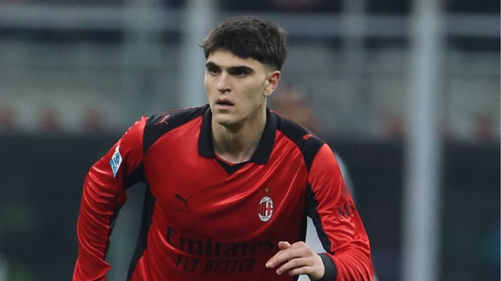 Davide Bartesaghi (difensore AC Milan), qui durante Milan-Parma 0-1 (Serie A 2025-2026) | News (Getty Images) Milan, Bartesaghi: 'Allegri? Tanto lavoro e richieste semplici: non prendere gol e farlo'