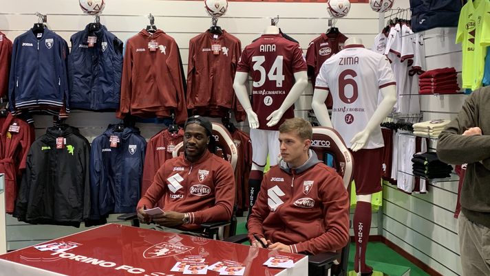 Aina e Zima, pomeriggio tra foto ed autografi al Torino FC Store Aina e Zima, pomeriggio tra foto ed autografi al Torino FC Store - immagine 1
