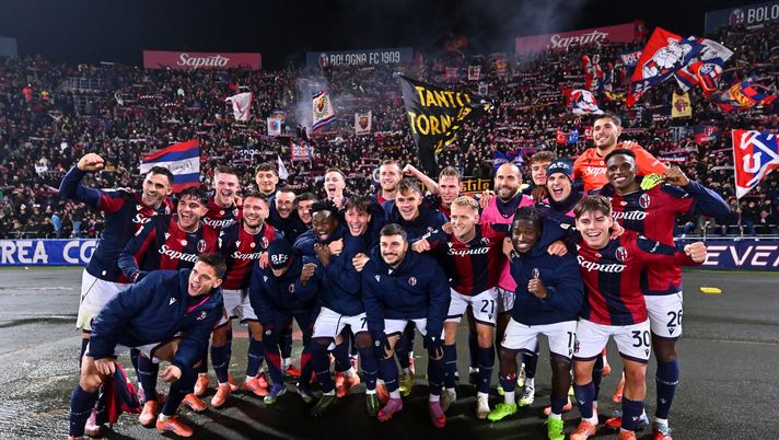 BOLOGNA, ITALY - DECEMBER 04: Bologna players celebrate after the team's victory in the Coppa Italia Round of 16 match between Bologna FC and Parma Calcio at Renato Dall'Ara Stadium on December 04, 2025 in Bologna, Italy. (Photo by Alessandro Sabattini/Getty Images) Trend da evitare: al Bologna serve un approccio diverso- immagine 1