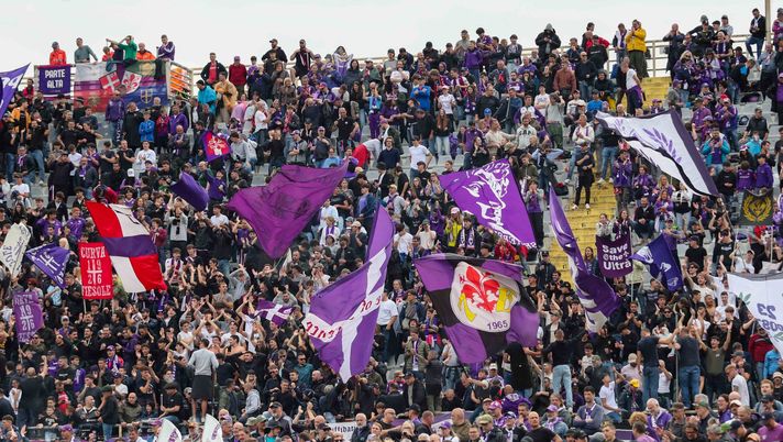 GERMOGLI PH: 10 MAGGIO 2026 FIRENZE STADIO ARTEMIO FRANCHI SERIE A FIORENTINA VS GENOA NELLA FOTO TIFOSI ULTRAS CURVA FERROVIA Il mercato infiamma Firenze. Code di tifosi per i primi abbonamenti - immagine 1