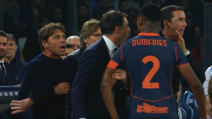 Napoli-Inter, quando Conte perde la testa: “Dumfries abbi rispetto!”. E Denzel dice a Spinazzola… Napoli-Inter, quando Conte perde la testa: “Dumfries abbi rispetto!”. E Denzel dice a Spinazzola… - immagine 1