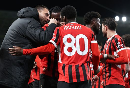 I giocatori del Milan festeggiano dopo l'autogol di Gatti (Foto di Yasser Bakhsh/Getty Images)  Milan-autogol