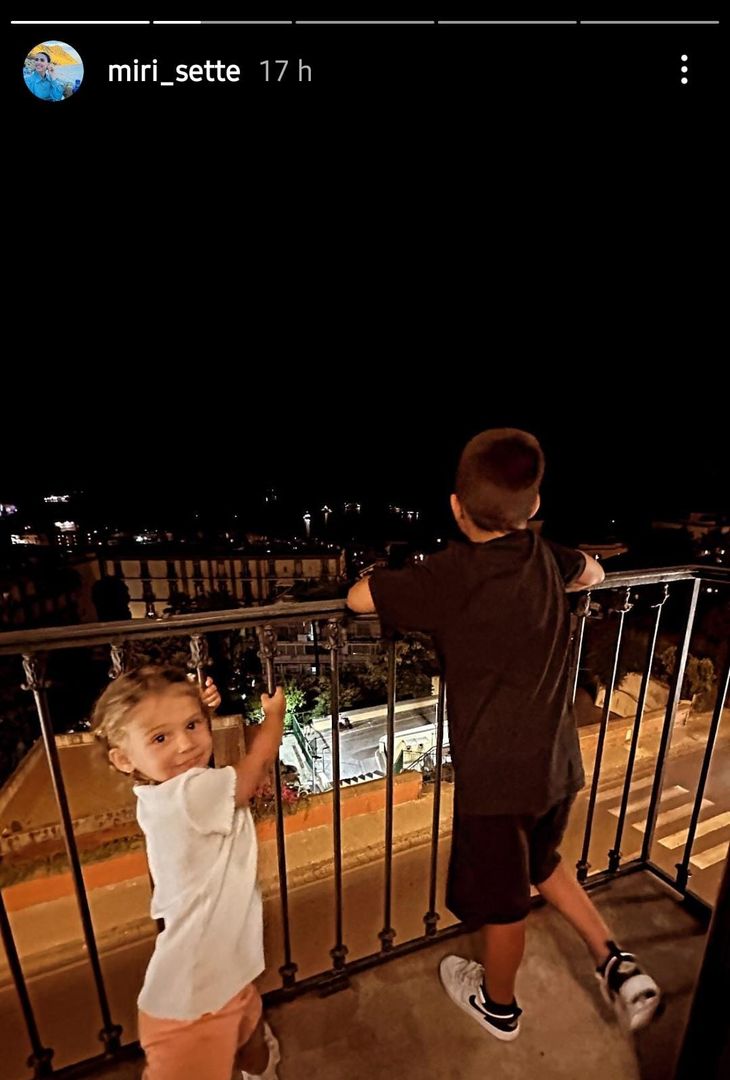 GALLERY La famiglia Spinazzola già pazza di Napoli: gli scatti social della moglie - immagine 3