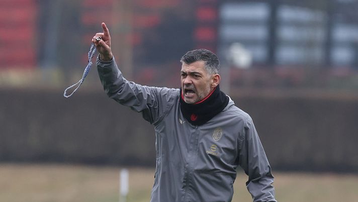 CAIRATE, ITALY - FEBRUARY 10: AC Milan head coach Sergio Conceicao reacts during a AC Milan training session at Milanello on February 10, 2025 in Cairate, Italy. (Photo by Claudio Villa/AC Milan via Getty Images)  Conceicao Ibra