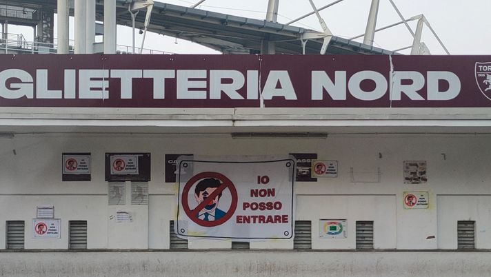 Torino, nella notte affissi volantini contro Cairo all’Olimpico Torino, nella notte affissi volantini contro Cairo all’Olimpico - immagine 1