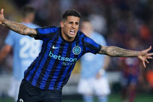 Romano: “Cancelo, tutto in mano al Barcellona. Se rifiuta, Inter chiude così”- immagine 3