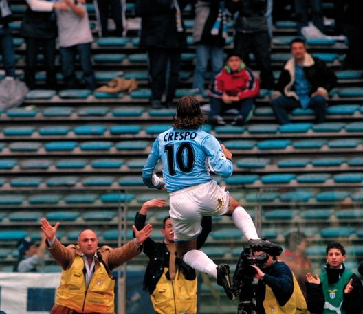 03 Mar 2002: Hernan Crespo della Lazio. DIGITAL IMAGE Mandatory Credit: Grazia Neri/Getty Images Hernán Crespo, il gol fatto eleganza: 50 anni da numero 9 eterno, Valdanito per sempre- immagine 2