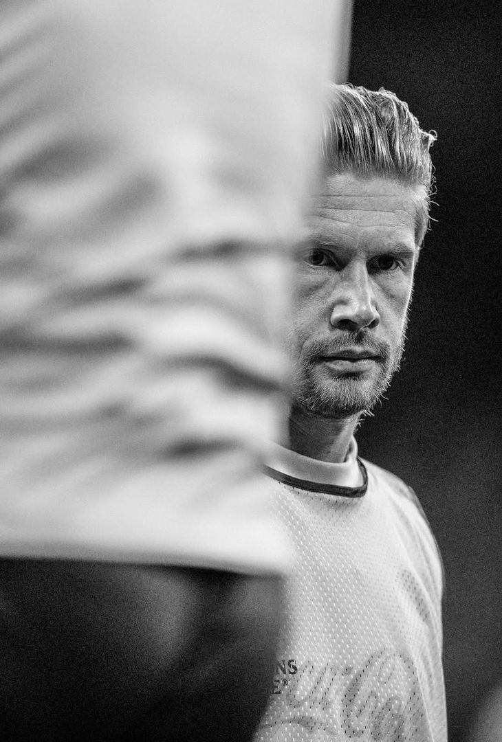 L'estasi per la prestazione di Kevin De Bruyne e la gioia per la doppietta messa a referto da Rasmus Hojlund: due sentimenti positivi (e cardini) rappresentati alla perfezione dal riassunto 'in bianco e nero' di Napoli-Sporting Lisbona realizzato dall'admin dell'account Instagram della compagine partenopea.