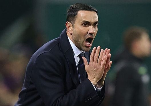 FLORENCE, ITALY - DECEMBER 23: Head coach Raffaelel Palladino manager of ACF Fiorentina reacts during the Serie A match between Fiorentina and Udinese at Stadio Artemio Franchi on December 23, 2024 in Florence, Italy. (Photo by Gabriele Maltinti/Getty Images) Palladino