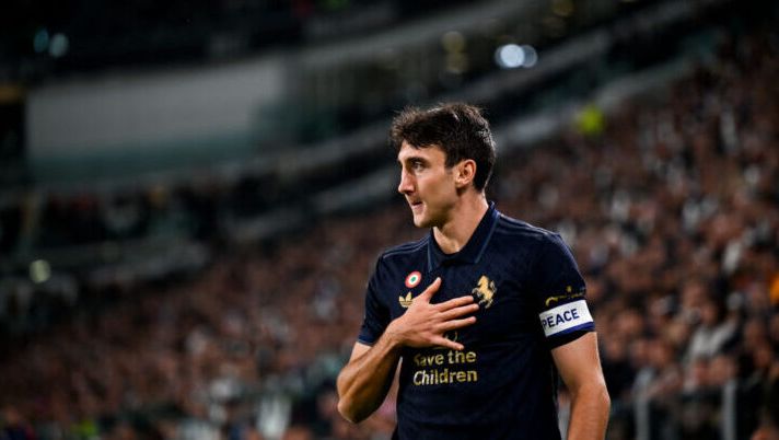 TURIN, ITALY - OCTOBER 19: Andrea Cambiaso of Juventus looks on during the Serie A match between Juventus and SS Lazio at Allianz Stadium on October 19, 2024 in Turin, Italy. (Photo by Daniele Badolato - Juventus FC/Juventus FC via Getty Images) Cambiaso: “Siamo sotto la media, non va assolutamente bene! Troppa fretta e pigri” - immagine 1