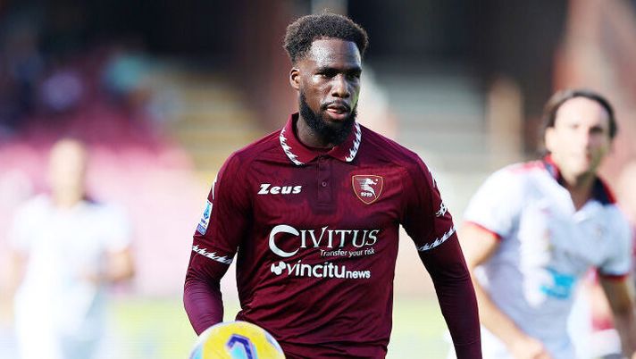 SALERNO, ITALY - OCTOBER 22: Boulaye Dia of US Salernitana during the Serie A TIM match between US Salernitana and Cagliari Calcio at Stadio Arechi on October 22, 2023 in Salerno, Italy. (Photo by Francesco Pecoraro/Getty Images) Salernitana-Dia, rinviata l’udienza presso il Collegio Arbitrale: le ultime e cosa filtra - immagine 1