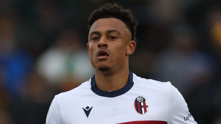 VENICE, ITALY - MARCH 29: Dan Ndoye of Bologna alooks on during the Serie A match between Venezia and Bologna at Stadio Pier Luigi Penzo on March 29, 2025 in Venice, Italy. (Photo by Timothy Rogers/Getty Images) Napoli, lunedì decisivo per Ndoye. Tentativo per inserire Zanoli, ma il Bologna non scende - immagine 1