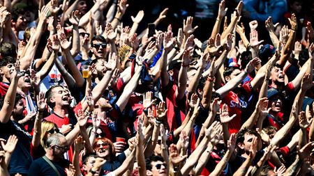 GENOA, ITALY - MAY 12: Genoa's fans raise their arms prior to kick-off in the Serie A TIM match between Genoa CFC and US Sassuolo at Stadio Luigi Ferraris on May 12, 2024 in Genoa, Italy. (Photo by Simone Arveda/Getty Images) Genova, la Gradinata Nord