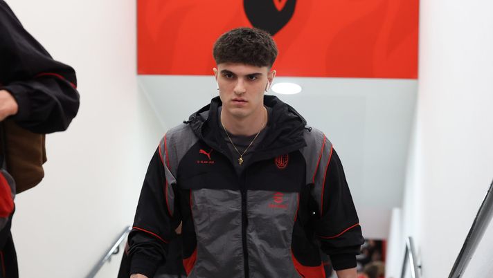 MILAN, ITALY - MARCH 21: Davidde Bartesaghi of AC Milan arrives before the Serie A match between AC Milan and Torino FC at Giuseppe Meazza Stadium on March 21, 2026 in Milan, Italy. (Photo by Claudio Villa/AC Milan via Getty Images) Davide Bartesaghi pre Milan-Torino: “Tre punti importanti da portare a casa” - immagine 1