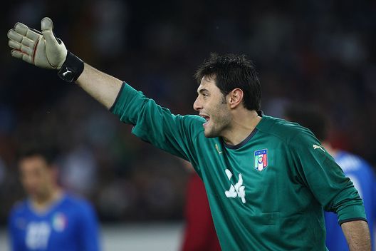 ZURICH, SWITZERLAND - FEBRUARY 06: Un giovane Marco Amelia alle prime convocazioni in nazionale (Photo by Michael Steele/Getty Images)
