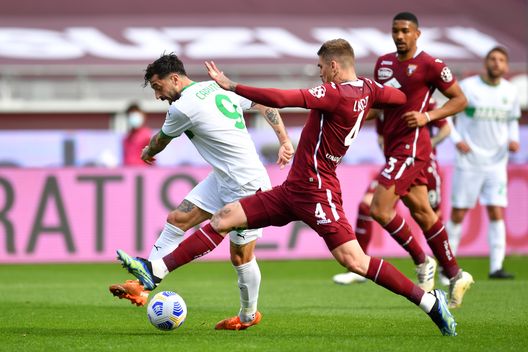 TURIN, ITALY - MARCH 17: Francesco Caputo of Sassuolo shoots while under pressure from Lyanco of Torino F.C. during the Serie A match between Torino FC and US Sassuolo at Stadio Olimpico di Torino on March 17, 2021 in Turin, Italy. Sporting stadiums around Italy remain under strict restrictions due to the Coronavirus Pandemic as Government social distancing laws prohibit fans inside venues resulting in games being played behind closed doors. (Photo by Valerio Pennicino/Getty Images)