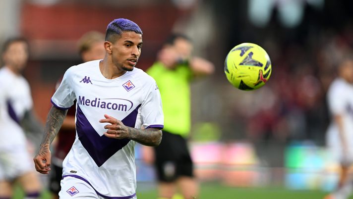 SALERNO, ITALY - MAY 03: Dodo of ACF Fiorentina during the Serie A match between Salernitana and ACF Fiorentina at Stadio Arechi on May 03, 2023 in Salerno, Italy. (Photo by Francesco Pecoraro/Getty Images) Fiorentina, Dodò sarà dimesso domani: quasi sicuramente out per il match con la Roma - immagine 1