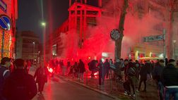 Lazio, tifosi a Ponte Milvio prima dell’Atalanta – VIDEO