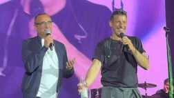 Parte tour di Gabbani nei palazzetti, Conti a sorpresa compare sul palco