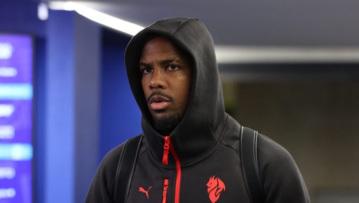 PARMA, ITALY - NOVEMBER 08: Mike Maignan of AC Milan arrives before the Serie A match between Parma Calcio 1913 and AC Milan at Stadio Ennio Tardini on November 08, 2025 in Parma, Italy. (Photo by Claudio Villa/AC Milan via Getty Images) Mercato, Corsera: “Inter ha pensato a Maignan. E da Casa Milan sussurrano che…” - immagine 1