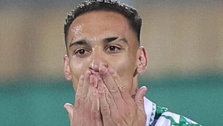 FLORENCE, ITALY - MAY 8: Antony dos Santos of Real Betis Belompie celebrates after scoring a goal during the UEFA Conference League 2024/25 Semi Final First Leg match between ACF Fiorentina and Real Betis Balompie at Artemio Franchi on May 8, 2025 in Florence, Italy. (Photo by Gabriele Maltinti/Getty Images) Durante svela: “A gennaio ho suggerito a Goretti Antony dello United” - immagine 1