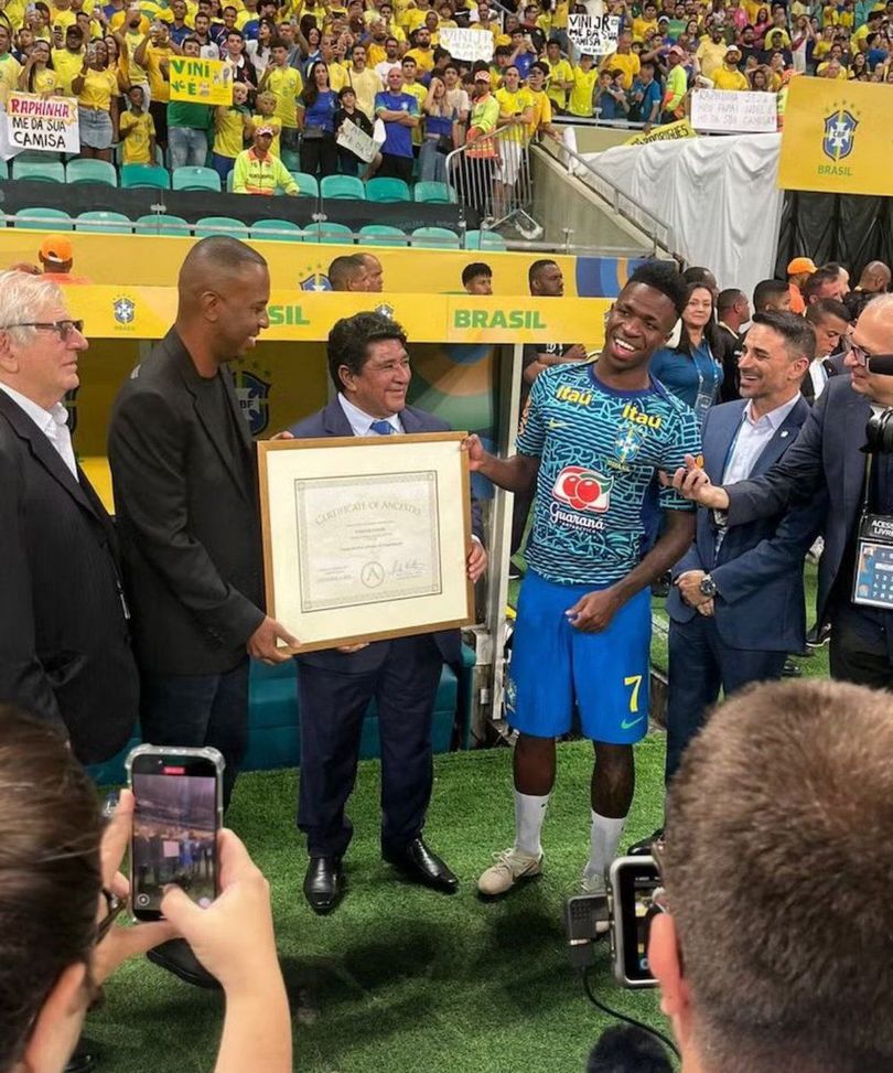 Dal rigore contro il Milan alle sue origini camerunesi: Vinicius come Mbappè…- immagine 2