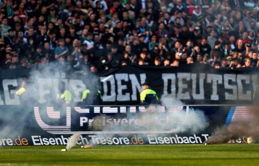 Cartellone con politica nel mirino: indagati ultras dell’Hannover 96- immagine 2