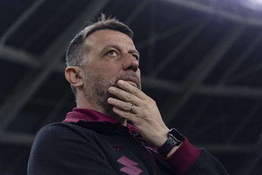 TURIN, ITALY - MARCH 13: Roberto D'Aversa Head Coach of Torino FC during the Serie A match between Torino FC and Parma Calcio 1913 at Stadio Olimpico Grande Torino on March 13, 2026 in Turin, Italy. (Photo by Stefano Guidi - Torino FC/Torino FC 1906 via Getty Images) D’Aversa calibra l’attacco: “Zapata fatica a subentrare, scelte da fare all’ultimo”- immagine 2