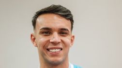 “Giovane ti dona l’azzurro”, il Napoli accoglie l’attaccante brasiliano – LA GALLERY