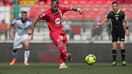 MONZA, ITALY - MAY 28: Christian Gytkjaer of AC Monza misses a penalty during the Serie A match between AC Monza and US Lecce at Stadio Brianteo on May 28, 2023 in Monza, Italy. (Photo by Emilio Andreoli/Getty Images)
