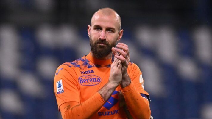 REGGIO NELL'EMILIA, ITALY - FEBRUARY 10: Vanja Milinkovic Savic of Torino FCapplauds his fans during the Serie A TIM match between US Sassuolo and Torino FC - Serie A TIM at Mapei Stadium - Citta' del Tricolore on February 10, 2024 in Reggio nell'Emilia, Italy. (Photo by Alessandro Sabattini/Getty Images) Il ds del Torino su Milinkovic: “E’ assolutamente un punto fermo, molto contenti di lui” - immagine 1