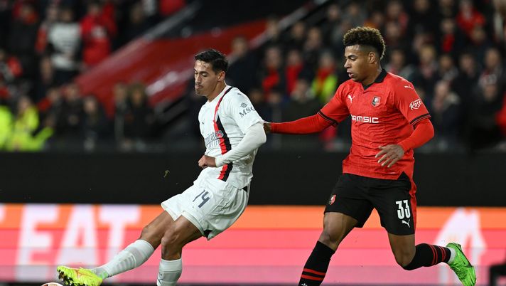 RENNES, FRANCE - FEBRUARY 22: Tijjani Reijnders of AC Milan competes for the ball with Desire Doue of Stade Rennais FC during the UEFA Europa League 2023/24 playoff second leg match between Stade Rennais FC and AC Milan at Roazhon Park on February 22, 2024 in Rennes, France. (Photo by Claudio Villa/AC Milan via Getty Images) doué