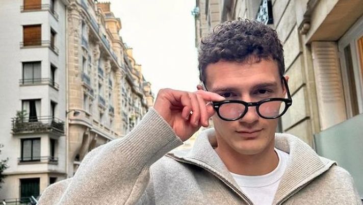 Pavard, passeggiata di domenica. I compagni scherzano con lui: “Mr Bean” - immagine 1