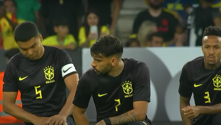 Brasile in maglia nera anti razzismo in amichevole a Barcellona - immagine 1