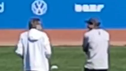 Conte ed Oriali a colloquio durante la rifinitura: presente anche Lukaku – VIDEO