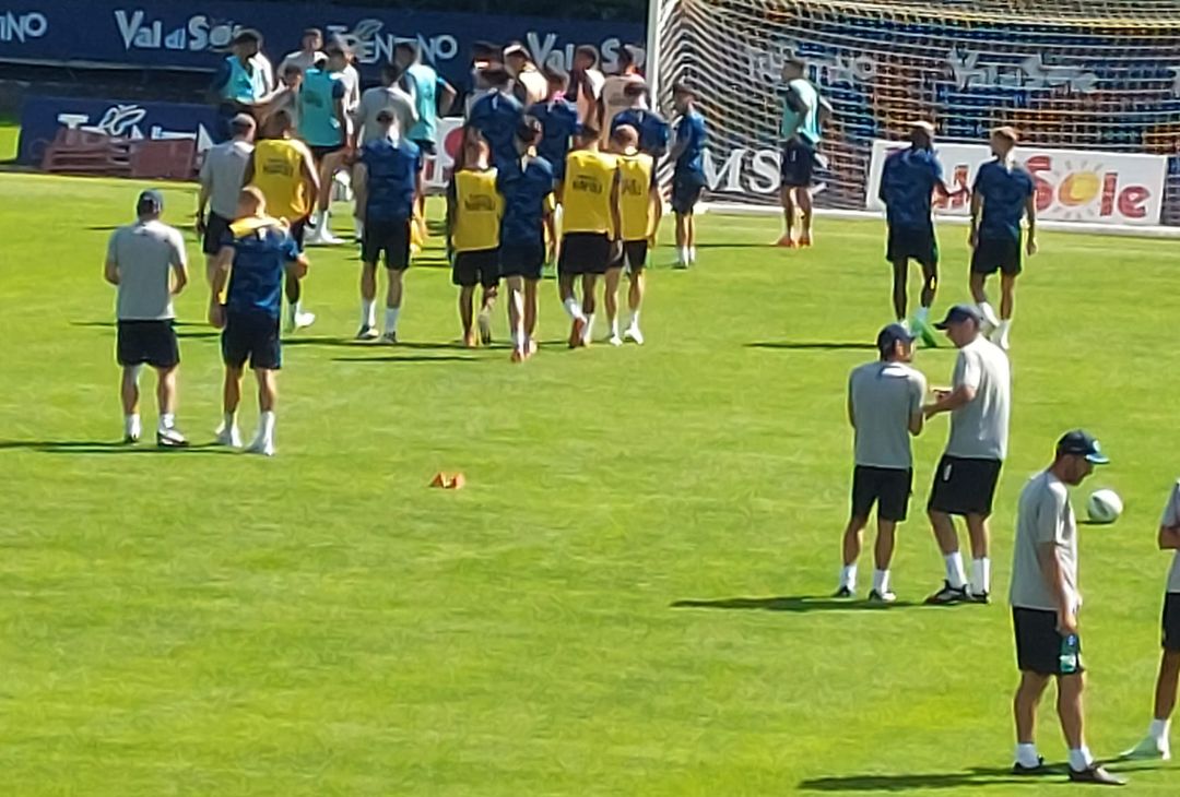 GALLERY Dimaro day 4, Conte cura la fase difensiva: fitto colloquio con due centrali - immagine 6