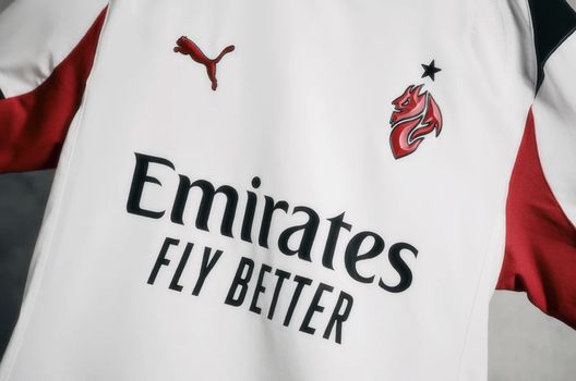 AC MILAN: MAGLIA AWAY 2025/2026 maglia-away-2025-2026-kit-jersey-ufficiale-foto-immagini-prezzo-store-milan-puma-logo
