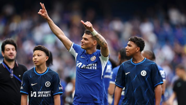 LONDON, ENGLAND - MAY 19: Thiago Silva of Chelsea shows appreciation to the fans at full-time after his final appearance following the team's victory in the Premier League match between Chelsea FC and AFC Bournemouth at Stamford Bridge on May 19, 2024 in London, England. (Photo by Ryan Pierse/Getty Images) Thiago Silva Chelsea